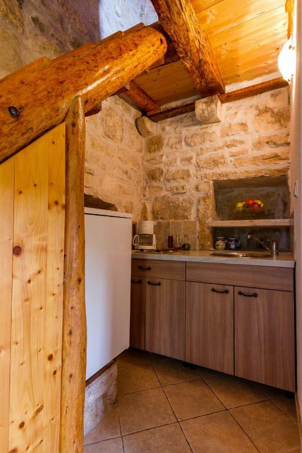 Old Small Stone House Zrnovo Экстерьер фото
