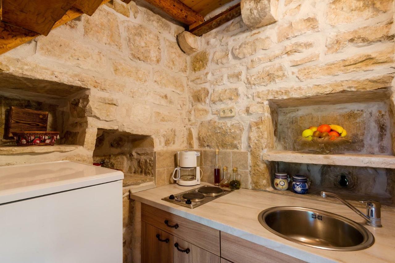 Old Small Stone House Zrnovo Экстерьер фото