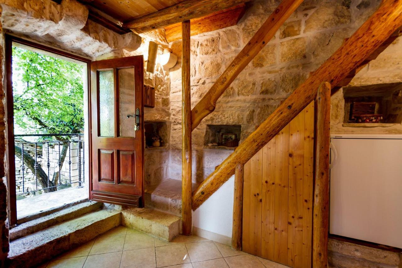 Old Small Stone House Zrnovo Экстерьер фото