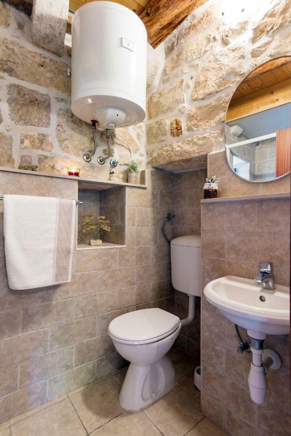 Old Small Stone House Zrnovo Экстерьер фото